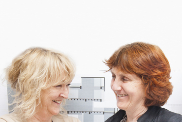 Yvonne Farrell és Shelley McNamara. Fotó: Alice Clancy, a Pritzker Architecture Prize jóvoltából