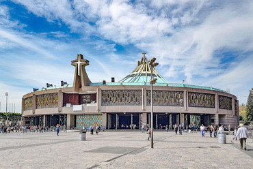 A Guadalupei Miasszonyunknak szentelt székesegyház, Mexikóváros, Pedro Ramíro Vázquez, 1974-1976. Fotó: Drkgk, Wikimedia Commons