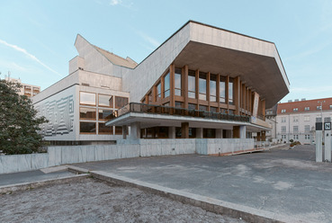 A győri Nemzeti Színház napjainkban. Fotó: Schmal Fülöp, © Győr-Moson-Sopron Megyei Építész Kamara, Modern Győr
