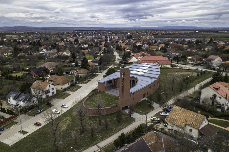 Robert Gutowski Architects: Szent II. János Pál templom, Páty. Fotó: Kovács Apor (Hunap)