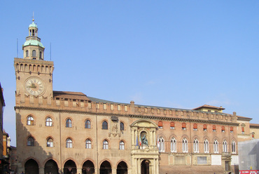 Bologna, Piazza Maggiore, Palazzo d
