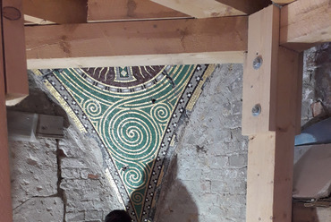 A Dudits-mozaik felújítása
