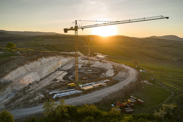 Tokaj-Hegyalján épül a Sauska új borászata. Építészet: BORD Építész Stúdió. Fotó: Palkó György