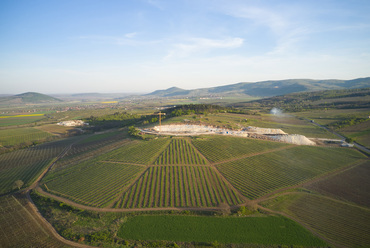 Tokaj-Hegyalján épül a Sauska új borászata. Építészet: BORD Építész Stúdió. Fotó: Palkó György