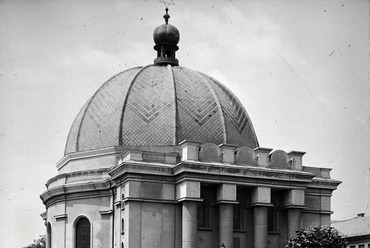 A Kozma Lajos tervei alapján 1927-ben felépült neológ zsinagóga Kassán, 1939-ben. Fotó: Fortepan / Sattler Katalin