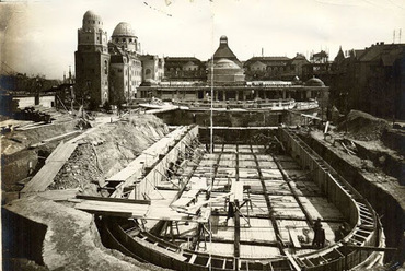 A Gellért fürdő és szálloda hullámfürdőjének építése 1927-ben, tervező: Sebestyén Artúr (Magyar Kereskedelmi és Vendéglátóipari Múzeum, CC BY-NC-ND)