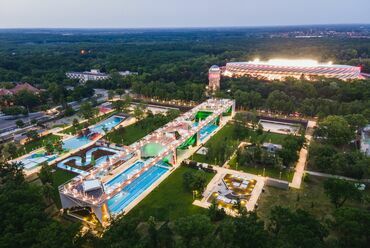 Az új Aquaticum Strand Debrecenben. Építészet: BORD Építész Stúdió. Fotó: Illés Anna