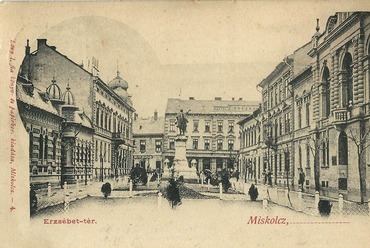 A Korona szálló, előterében az Erzsébet térrel, 1901. Forrás: www.kitervezte.hu