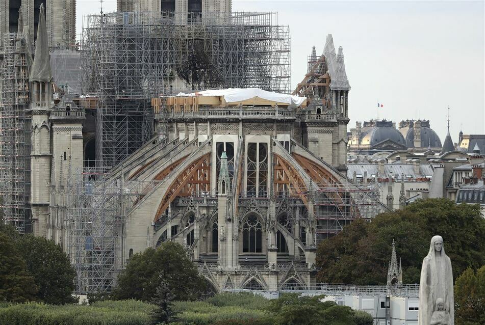 Végleges a döntés: régi formájában állítják helyre a Notre-Dame székesegyházat