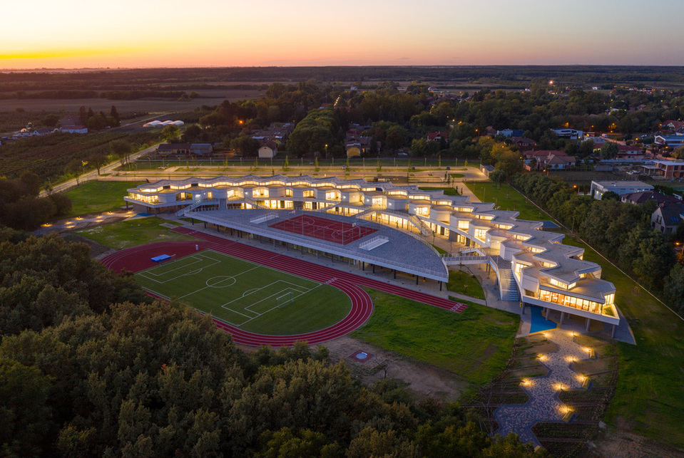Debreceni Nemzetközi Iskola, tervező: BORD Építész Stúdió. Fotó: Palkó György