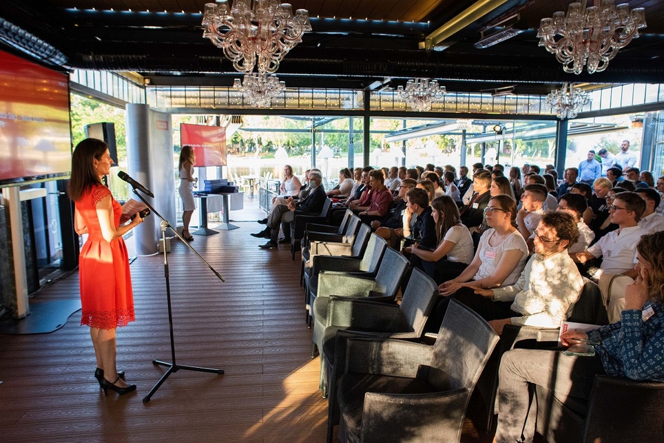 A VELUX Magyarország Kft. kihirdette az első „Fénnyel Teli Otthonok