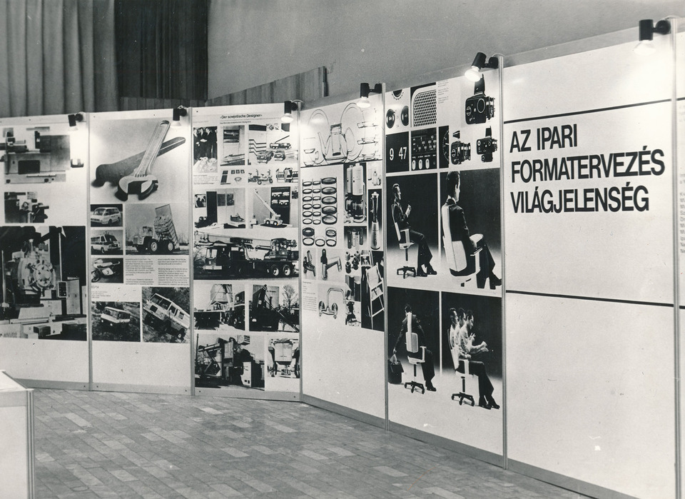 A Design Center debütáló kiállítása a Fővárosi Tanács kiállítótermében: Formatervezés az iparban, 1977. Forrás: a Design Center archívuma