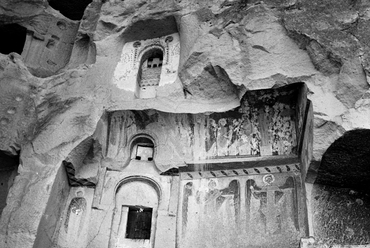 Nicéphore Phocas sziklatemploma, Cavusin, Kappadókia, Törökország, fotó: Lucien Hervé, 1961
