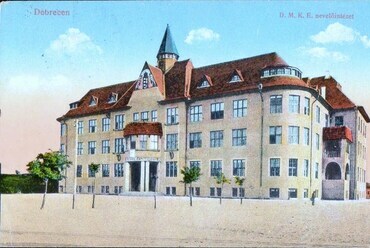 Debrecen, a Dél-magyarországi Közművelődési Egyesület nevelőintézete 1917 körül, tervező: Jánszky Béla és Szivessy Tibor (képeslap)