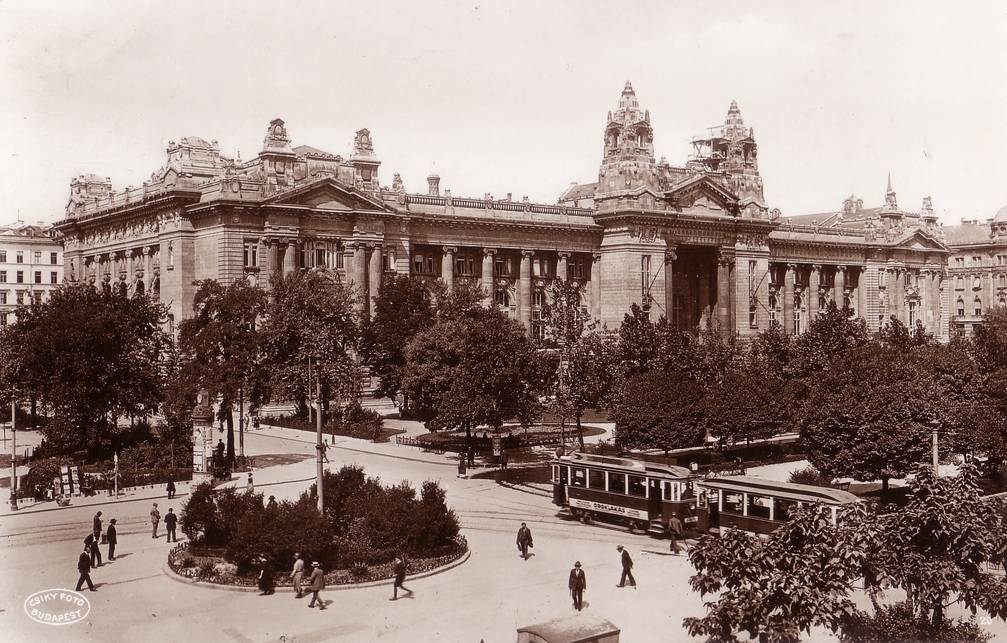 Tőzsdepalota a Szabadság téren, 1923 – forrás: Fortepan