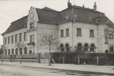 Szombathely, Szövő (Nyitra) utcai elemi iskola 1930 körül - tervező: Brenner (VI) János és Szende László - forrás: Nyitrai Iskola