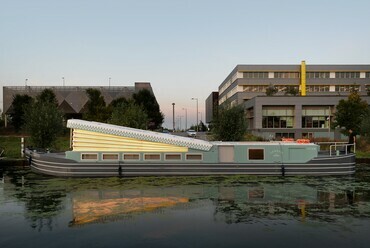 	Denizen Works: Floating Church, úszó templom és közösségi tér Londonban – a Genezis – fotó © Gilbert McCarragher (The photo is an edited version of the original, to better match Facebook post format)