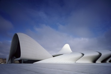 A Heydar Aliyev Kulturális Központ, Zaha Hadid Architects, Baku, Azerbajdzsán, 2007-2012, Fotó: ©Helene Binet, A Zaha Hadid Architects hozzájárulásával