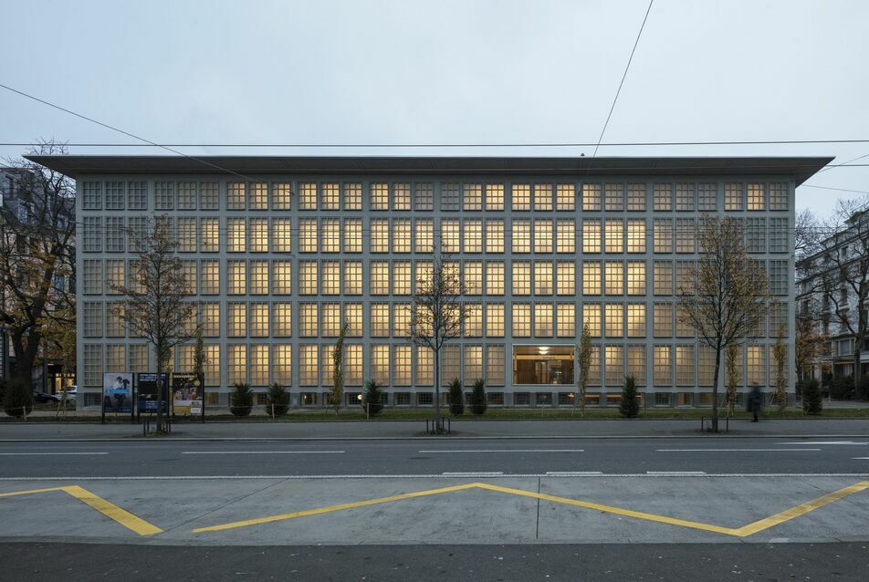 50-es évek újratöltve – Luzern megújult Egyetemi Könyvtára