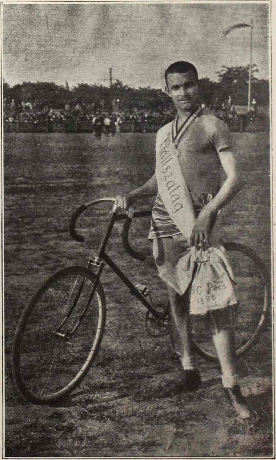 A 19 éves Lauber Dezső, a kerékpárbajnok (Magyar Géniusz, 1898/27., 16. o.)