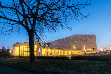 A 2010-es projekt egyik leglátványosabb eleme a Pécsi Konferencia- és Koncertközpont, azaz végleges nevén Kodály Központ volt.
