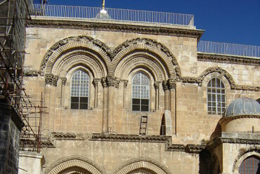 A jeruzsálemi Szent Sír-templom kapuzata, 2006. A szerző felvétele