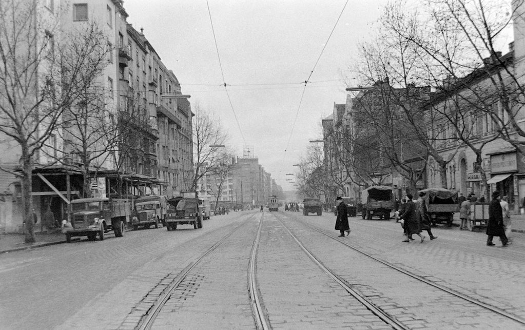 Bartók Béla út, háttérben a Móricz Zsigmond körtér, 1963. Forrás: Fortepan