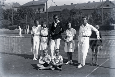 Széll Kálmán téri teniszpályán, 1933. Forrás Fortepan/Kurutz Márton