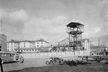 Lövőház utca, a metróépítkezés területe, háttérben az egykori Margit körúti fogház épülete, 1952. Forrás: Fortepan / UVATERV