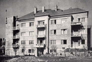 Pasaréti út 1., 1933-ban, tervező: Román Ernő (Tér és Forma, 1933/4-5., 133. o.)