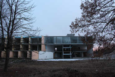 Siófok Ezüstpart, Balatonszéplak, Dunai Vasmű üdülő (tervező: Virág Csaba, 1979) / fotó: Wettstein Domonkos, 2021