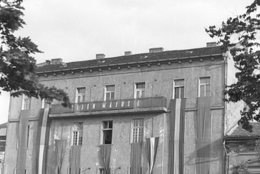 II. János Pál pápa (Tisza Kálmán) tér 27., MKP székház, 1946. Forrás: Fortepan/Berkó Pál