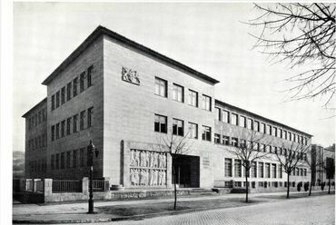 Budapest, Bocskai út 39-41., 1943-ban, tervező: Goszleth Lajos és Frank Ágoston (Tér és Forma, 1943/4., 56. o.)