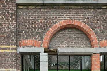 architecten de vylder vinck taillieu: PC Caritas - kiegészítés a homlokzaton - Melle, Belgium - fotó © Filip Dujardin, Divisare