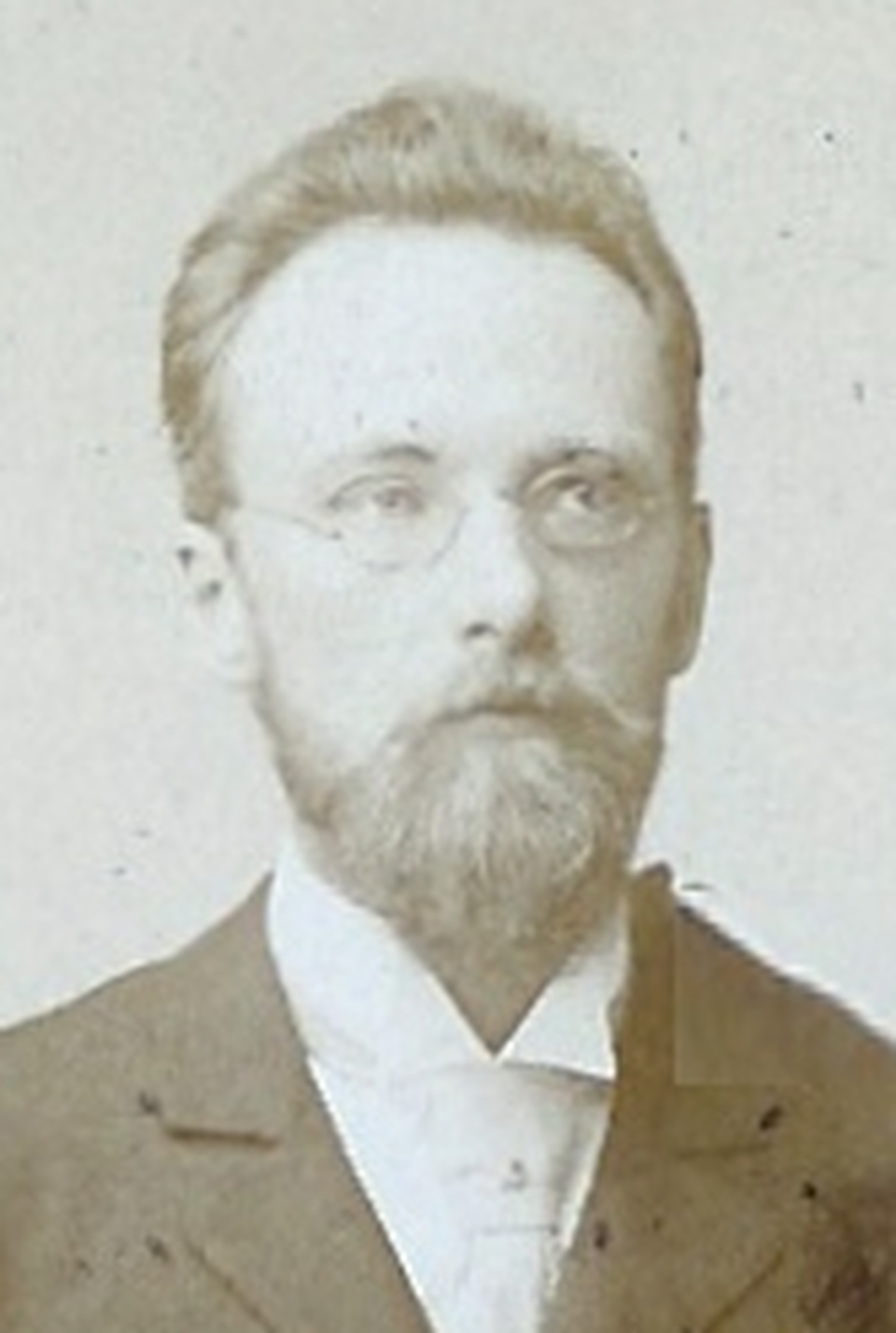 Györgyi Géza 1900 körül (kfki.hu)