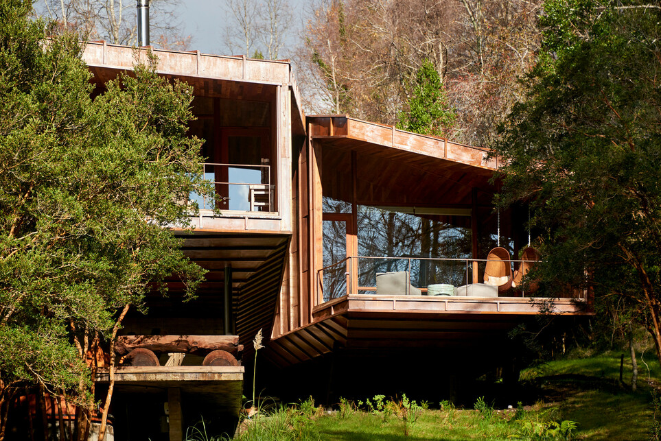 Casa LLU, Lago Ranco, 2018. Forrás cazuzegers.cl, fotó Ian-Hsu, Daniel Corvillón