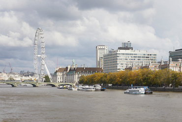 A londoni Lambeth Palota könyvtára és archívuma – A könyvtár és környezete a Temze túlpartjáról – Építész: Wright and Wright Architects – Fotó: Hufton+Crow