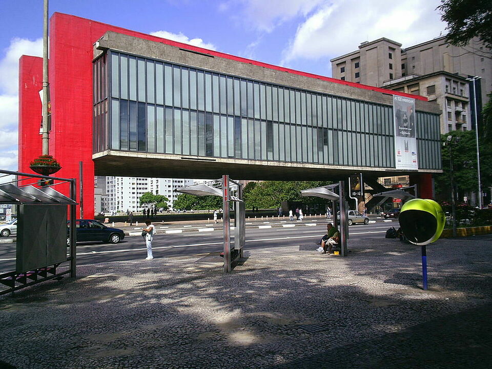 Lina Bo Bardi, Museu de Arte de São Paulo, Brazília. Forrás Wikipedia