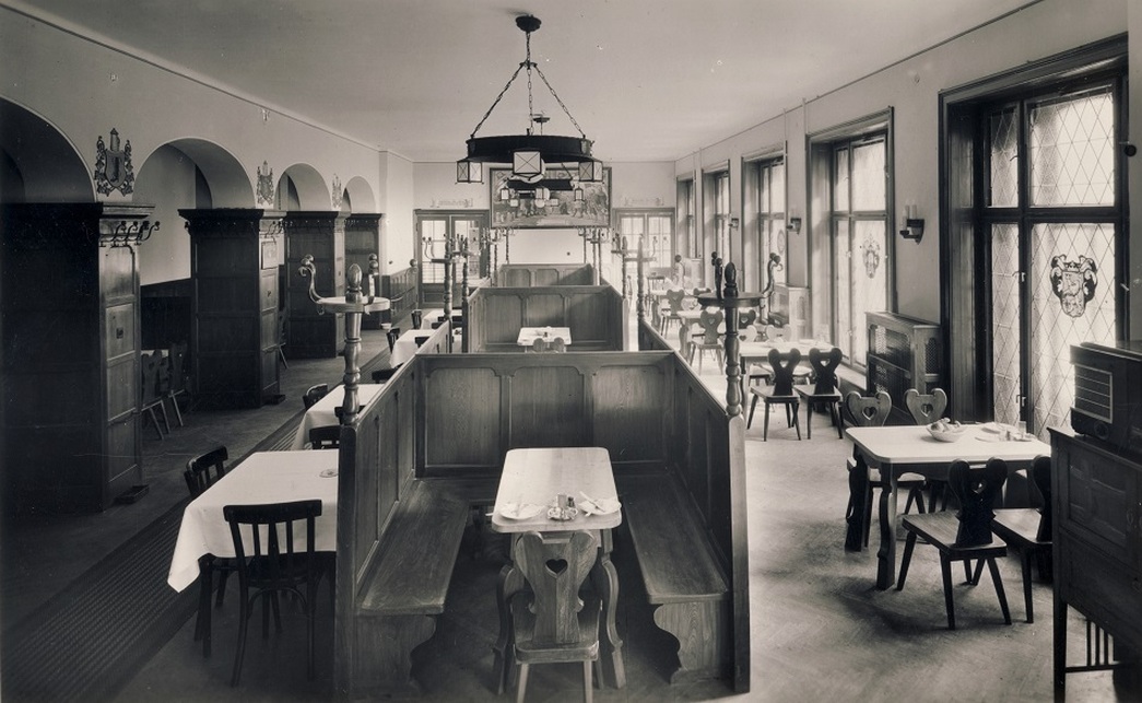 Az egykori Korona (később Avas) szálló sörözője (1930). Forrás: Fortepan/Hanser Mária