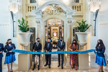 A képen Satya Anand, a Marriott International európai, közel-keleti és afrikai régiójának elnöke, valamint Emre Pasli, a Matild Palace, a Luxury Collection Hotel, Budapest igazgatója látható.