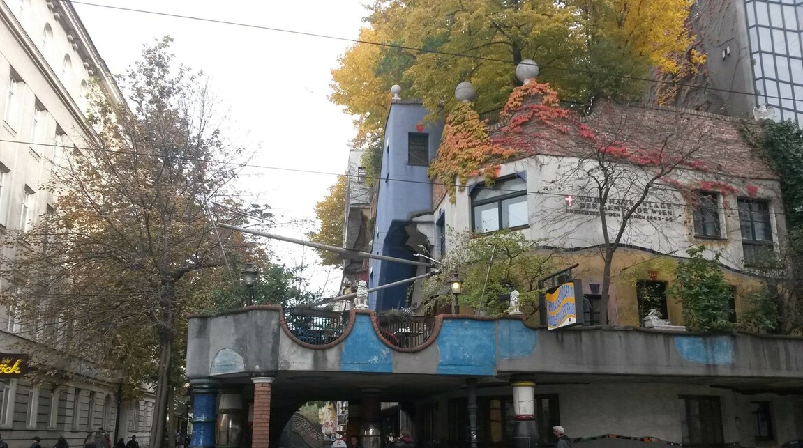 'Fa-lakók' a bécsi Hundertwasserhaus-ban. 
