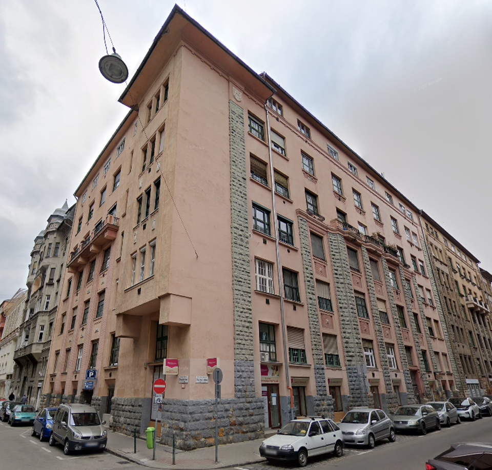 Budapest, Balzac utca 11., tervező: Ágoston Emil, építőmester: Ágoston Géza és Kudelka Ármin (Google Maps, 2019)