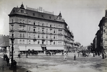 Baross tér, balra a Rákóczi (Kerepesi) út torkolata, szemben a Rottenbiller utca. 1896. Fortepan / Budapest Főváros Levéltára. Levéltári jelzet: HU.BFL.XV.19.d.1.07.033