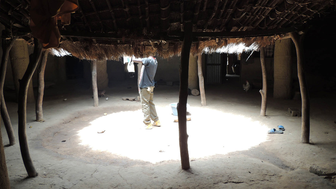 Szenegáli ház jellegzetes patiója – fotó a Balouo Salo humanitárius szervezet szíves engedélyével