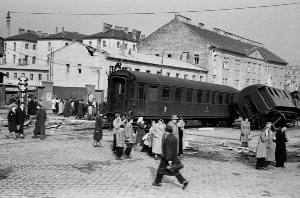 Széna tér, háttérben a Margit körúti egykori fogház épülete, 1956-os felvétel. Forrás: Fortepan / Berkó Pál