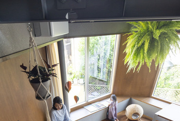 Takaaki Fuji + Yuko Fuji Architecture: Bay Window Tower House, Tokió. Fotó: Nishikawa Masao 