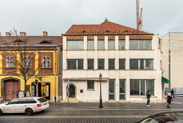 A Jánossy György és Laczkovics László tervezte egykori Diplomata-lakóház, később Burg Hotel épülete, Terv: 1976-77, Kivitelezés: 1979-81 Fotó: Gulyás Attila