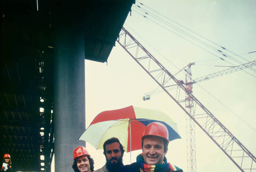 Richard Rogers, Renzo Piano és Peter Rice a Pompidou Központ építkezésén. Fotó: Atlas of Places, Michel Denancé - Gianni Berengo Gardin