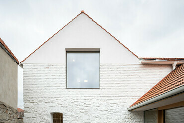 Atelier 111 Architekti: Kozina House, Trhové Sviny, Csehország. Fotó: Alex Shoots Buildings