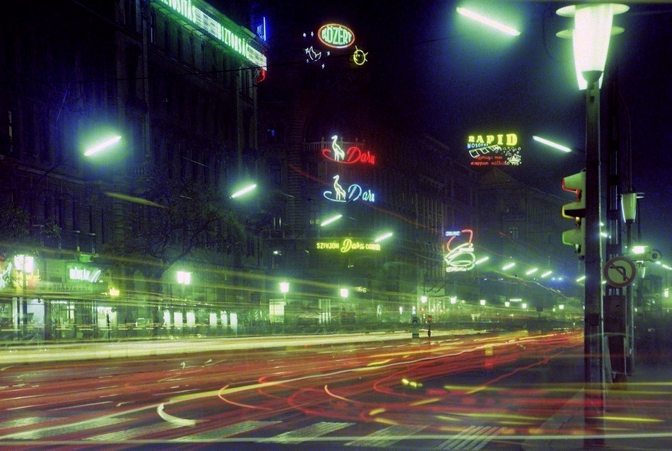 Megmenekülhetnek Budapest ikonikus neonreklámjai